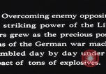 Standbild USAAF bombardiert Ölraffinerien in Ploesti Rumänien Ploiesti, Rumänien, 1944, aus Sekunde 44 historischem Filmmaterial Videoclip 65675079573
