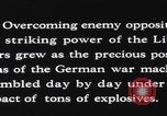 Standbild USAAF bombardiert Ölraffinerien in Ploesti Rumänien Ploiesti, Rumänien, 1944, aus Sekunde 47 historischem Filmmaterial Videoclip 65675079573