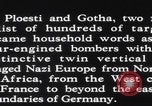 Standbild USAAF bombardiert Ölraffinerien in Ploesti Rumänien Ploiesti, Rumänien, 1944, aus Sekunde 50 historischem Filmmaterial Videoclip 65675079573