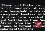 Standbild USAAF bombardiert Ölraffinerien in Ploesti Rumänien Ploiesti, Rumänien, 1944, aus Sekunde 52 historischem Filmmaterial Videoclip 65675079573