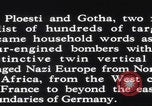 Standbild USAAF bombardiert Ölraffinerien in Ploesti Rumänien Ploiesti, Rumänien, 1944, aus Sekunde 53 historischem Filmmaterial Videoclip 65675079573