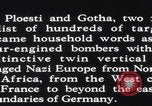 Standbild USAAF bombardiert Ölraffinerien in Ploesti Rumänien Ploiesti, Rumänien, 1944, aus Sekunde 59 historischem Filmmaterial Videoclip 65675079573