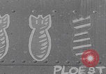 Standbild B-24D Liberator Bomerang Abschiedsparty England Vereinigtes Königreich, 1944, aus Sekunde 1 historischem Filmmaterial Videoclip 65675079574