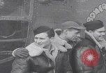 Standbild B-24D Liberator Bomerang Abschiedsparty England Vereinigtes Königreich, 1944, aus Sekunde 4 historischem Filmmaterial Videoclip 65675079574