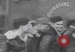 Standbild B-24D Liberator Bomerang Abschiedsparty England Vereinigtes Königreich, 1944, aus Sekunde 6 historischem Filmmaterial Videoclip 65675079574