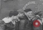 Standbild B-24D Liberator Bomerang Abschiedsparty England Vereinigtes Königreich, 1944, aus Sekunde 7 historischem Filmmaterial Videoclip 65675079574