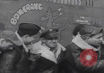 Standbild B-24D Liberator Bomerang Abschiedsparty England Vereinigtes Königreich, 1944, aus Sekunde 9 historischem Filmmaterial Videoclip 65675079574