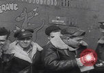 Standbild B-24D Liberator Bomerang Abschiedsparty England Vereinigtes Königreich, 1944, aus Sekunde 10 historischem Filmmaterial Videoclip 65675079574