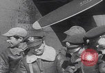 Standbild B-24D Liberator Bomerang Abschiedsparty England Vereinigtes Königreich, 1944, aus Sekunde 17 historischem Filmmaterial Videoclip 65675079574