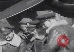 Standbild B-24D Liberator Bomerang Abschiedsparty England Vereinigtes Königreich, 1944, aus Sekunde 20 historischem Filmmaterial Videoclip 65675079574