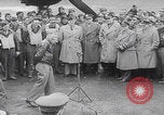 Standbild B-24D Liberator Bomerang Abschiedsparty England Vereinigtes Königreich, 1944, aus Sekunde 31 historischem Filmmaterial Videoclip 65675079574