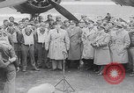 Standbild B-24D Liberator Bomerang Abschiedsparty England Vereinigtes Königreich, 1944, aus Sekunde 33 historischem Filmmaterial Videoclip 65675079574