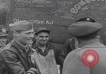 Standbild B-24D Liberator Bomerang Abschiedsparty England Vereinigtes Königreich, 1944, aus Sekunde 41 historischem Filmmaterial Videoclip 65675079574