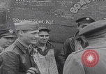 Standbild B-24D Liberator Bomerang Abschiedsparty England Vereinigtes Königreich, 1944, aus Sekunde 42 historischem Filmmaterial Videoclip 65675079574