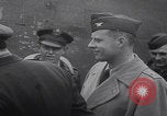 Standbild B-24D Liberator Bomerang Abschiedsparty England Vereinigtes Königreich, 1944, aus Sekunde 47 historischem Filmmaterial Videoclip 65675079574