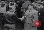 Standbild B-24D Liberator Bomerang Abschiedsparty England Vereinigtes Königreich, 1944, aus Sekunde 50 historischem Filmmaterial Videoclip 65675079574
