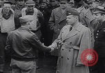 Standbild B-24D Liberator Bomerang Abschiedsparty England Vereinigtes Königreich, 1944, aus Sekunde 51 historischem Filmmaterial Videoclip 65675079574