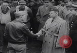 Standbild B-24D Liberator Bomerang Abschiedsparty England Vereinigtes Königreich, 1944, aus Sekunde 52 historischem Filmmaterial Videoclip 65675079574