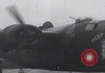Standbild USAAF-Bomber starten in Großbritannien England Vereinigtes Königreich, 1942, aus Sekunde 9 historischem Filmmaterial Videoclip 65675079575