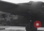Standbild USAAF-Bomber starten in Großbritannien England Vereinigtes Königreich, 1942, aus Sekunde 15 historischem Filmmaterial Videoclip 65675079575