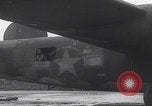 Standbild USAAF-Bomber starten in Großbritannien England Vereinigtes Königreich, 1942, aus Sekunde 16 historischem Filmmaterial Videoclip 65675079575