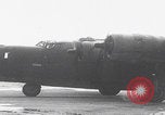 Standbild USAAF-Bomber starten in Großbritannien England Vereinigtes Königreich, 1942, aus Sekunde 20 historischem Filmmaterial Videoclip 65675079575