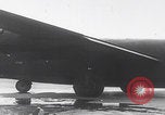 Standbild USAAF-Bomber starten in Großbritannien England Vereinigtes Königreich, 1942, aus Sekunde 22 historischem Filmmaterial Videoclip 65675079575