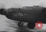 Standbild USAAF-Bomber starten in Großbritannien England Vereinigtes Königreich, 1942, aus Sekunde 37 historischem Filmmaterial Videoclip 65675079575