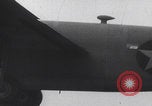 Standbild USAAF-Bomber starten in Großbritannien England Vereinigtes Königreich, 1942, aus Sekunde 39 historischem Filmmaterial Videoclip 65675079575