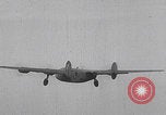 Standbild USAAF-Bomber starten in Großbritannien England Vereinigtes Königreich, 1942, aus Sekunde 41 historischem Filmmaterial Videoclip 65675079575