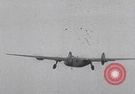 Standbild USAAF-Bomber starten in Großbritannien England Vereinigtes Königreich, 1942, aus Sekunde 42 historischem Filmmaterial Videoclip 65675079575