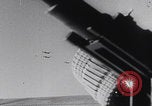 Standbild USAAF-Bomber starten in Großbritannien England Vereinigtes Königreich, 1942, aus Sekunde 56 historischem Filmmaterial Videoclip 65675079575