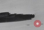 Standbild USAAF-Bomber starten in Großbritannien England Vereinigtes Königreich, 1942, aus Sekunde 59 historischem Filmmaterial Videoclip 65675079575