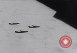 Standbild B-24 Liberators der USAAF werfen Bomben über Deutschland ab Deutschland, 1943, aus Sekunde 7 historischem Filmmaterial Videoclip 65675079576