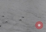 Standbild B-24 Liberators der USAAF werfen Bomben über Deutschland ab Deutschland, 1943, aus Sekunde 8 historischem Filmmaterial Videoclip 65675079576