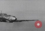 Standbild B-24 Liberators der USAAF werfen Bomben über Deutschland ab Deutschland, 1943, aus Sekunde 23 historischem Filmmaterial Videoclip 65675079576