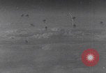 Standbild B-24 Liberators der USAAF werfen Bomben über Deutschland ab Deutschland, 1943, aus Sekunde 28 historischem Filmmaterial Videoclip 65675079576