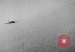 Standbild B-24 Liberators der USAAF werfen Bomben über Deutschland ab Deutschland, 1943, aus Sekunde 32 historischem Filmmaterial Videoclip 65675079576