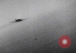 Standbild B-24 Liberators der USAAF werfen Bomben über Deutschland ab Deutschland, 1943, aus Sekunde 33 historischem Filmmaterial Videoclip 65675079576