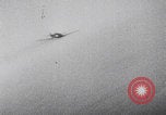 Standbild B-24 Liberators der USAAF werfen Bomben über Deutschland ab Deutschland, 1943, aus Sekunde 34 historischem Filmmaterial Videoclip 65675079576