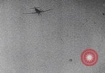 Standbild B-24 Liberators der USAAF werfen Bomben über Deutschland ab Deutschland, 1943, aus Sekunde 39 historischem Filmmaterial Videoclip 65675079576