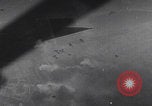 Standbild B-24 Liberators der USAAF werfen Bomben über Deutschland ab Deutschland, 1943, aus Sekunde 50 historischem Filmmaterial Videoclip 65675079576