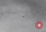 Standbild B-24 Liberators der USAAF werfen Bomben über Deutschland ab Deutschland, 1943, aus Sekunde 54 historischem Filmmaterial Videoclip 65675079576