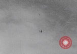 Standbild B-24 Liberators der USAAF werfen Bomben über Deutschland ab Deutschland, 1943, aus Sekunde 55 historischem Filmmaterial Videoclip 65675079576
