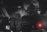 Standbild Bombenangriff der USAAF auf eine B-24 Liberator Europa, 1943, aus Sekunde 13 historischem Filmmaterial Videoclip 65675079577
