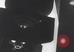 Standbild Bombenangriff der USAAF auf eine B-24 Liberator Europa, 1943, aus Sekunde 56 historischem Filmmaterial Videoclip 65675079577