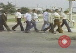Standbild Marsch der Vereinigten Klans von Amerika Mobile Alabama USA, 1977, aus Sekunde 5 historischem Filmmaterial Videoclip 65675079578