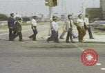 Standbild Marsch der Vereinigten Klans von Amerika Mobile Alabama USA, 1977, aus Sekunde 7 historischem Filmmaterial Videoclip 65675079578