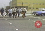 Standbild Marsch der Vereinigten Klans von Amerika Mobile Alabama USA, 1977, aus Sekunde 11 historischem Filmmaterial Videoclip 65675079578
