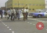 Standbild Marsch der Vereinigten Klans von Amerika Mobile Alabama USA, 1977, aus Sekunde 12 historischem Filmmaterial Videoclip 65675079578